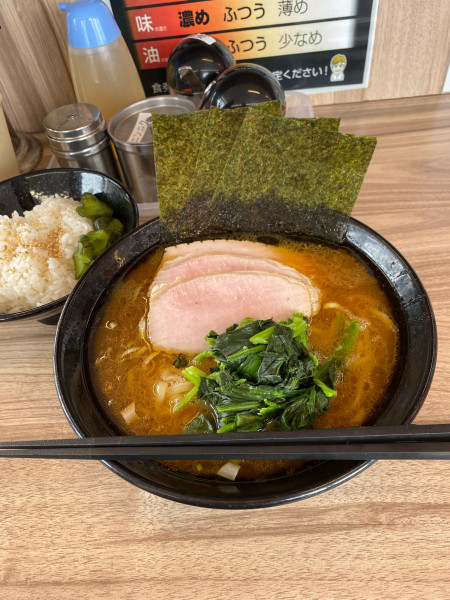 「ラーメン並＋無料ライス」@七代目武道家の写真