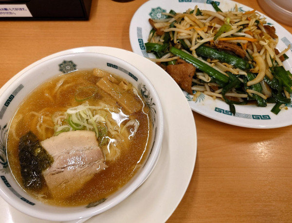「半ラーメン+レバニラ炒め」@日高屋 鶴ヶ島西口店の写真
