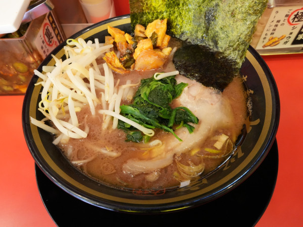 「朝ラーメン (並) 麺硬め＋サービスもやし」@大輝家直系家系ラーメン 大総家の写真
