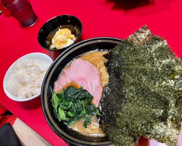 「ラーメン(780円)/くずしたまご(100円)/海苔(Twitt」@家系ラーメン 王道乃印 柏店の写真