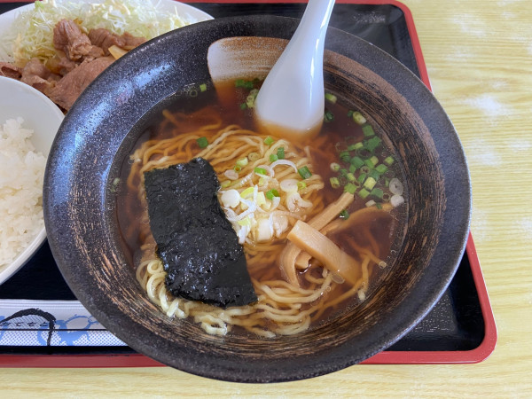 「生姜焼き肉セット(醤油ラーメン付き(1000円)」@まる吉の写真