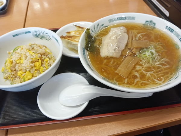 「中華そば¥420＋半炒飯餃子3個セット¥440」@熱烈中華食堂 日高屋 浦和町谷店の写真