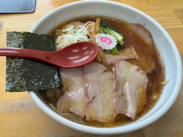 「焼豚ワンタン麺　しょうが醤油　1400＋20」@とら食堂 松戸分店の写真