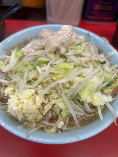「小ラーメン＋生卵(ニンニクアブラ)」@ラーメン二郎 中山駅前店の写真