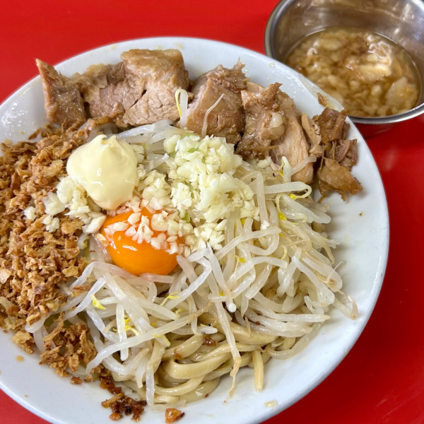 「【期間限定】冷やし汁なし(ヤサイ・ニンニク・アブラ・マヨ)」@ラーメンハイキックの写真