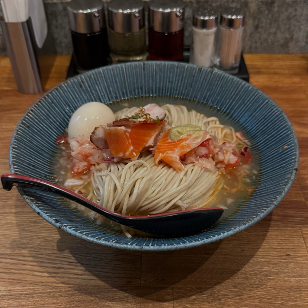 「冷やしロイヤルサーモンそば」@麺処 青野の写真
