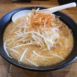 味噌らーめん 860円