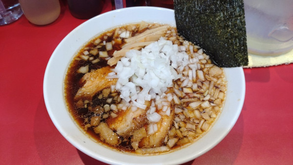 「らーめん （玉ねぎトピ）」@らーめん処 まるはの写真