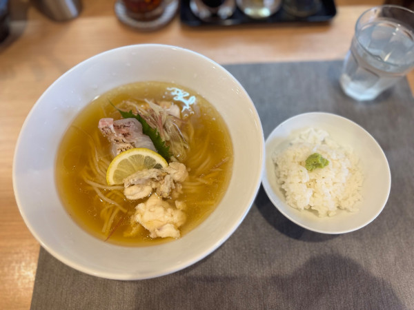 「限定『冷やし鯛塩SOBA わさび飯付』1500円」@中華SOBA 惠ばらの写真