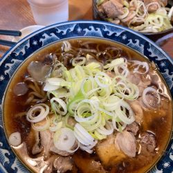 山形冷たい肉そば¥880、お昼のセット¥300