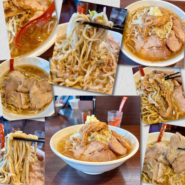 「ラーメン（ニンニク少な目、アブラ）950円」@ピコピコポンの写真