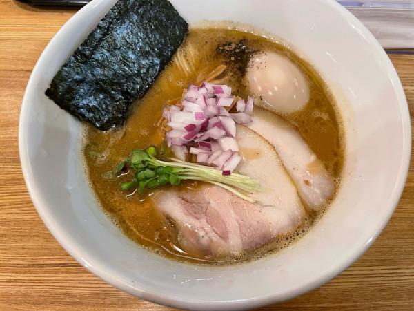 「牛骨煮干しラーメン」@らーめん処 くろ助の写真