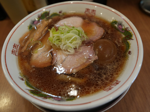 「醤油ラーメン＋サービス味玉」@MENクライの写真