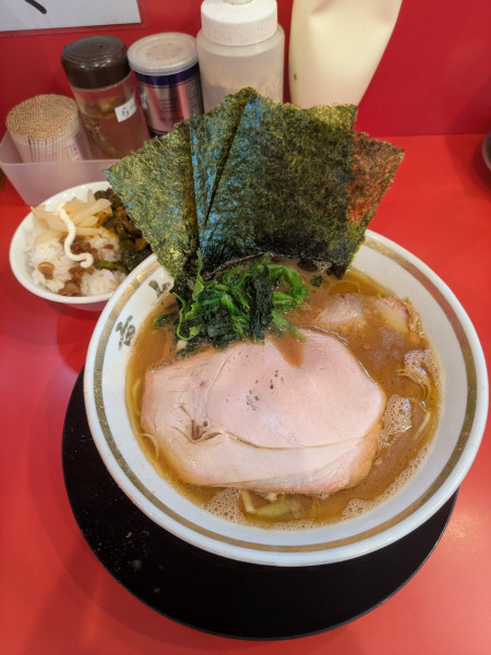 「ラーメン　硬め」@家系ラーメン 裏大輝家 青物横丁店の写真