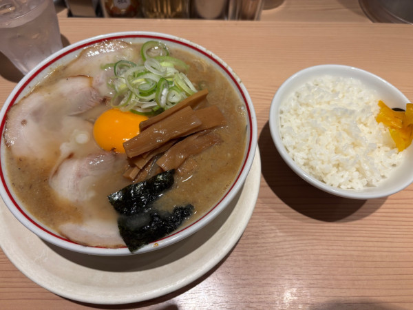 「特製濃厚とろりそば　ライス」@東京煮干し らーめん 玉 東京駅店の写真