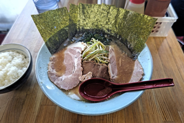 「ねぎチャーシュー並+のり+ライス」@◯つばき食堂の写真