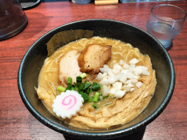 「濃厚中華そば醤油（大盛）」@中華そば 輝羅の写真