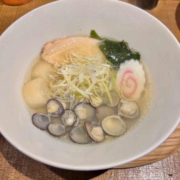 生しじみラーメン（1480円）のハーフ（200円引き）と濃厚生しじみラーメン（1980円）