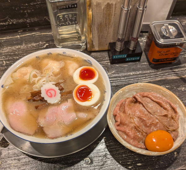 「味玉海老ワンタン麺(130g)＋黒毛和牛すき焼きご飯」@あいだや2の写真