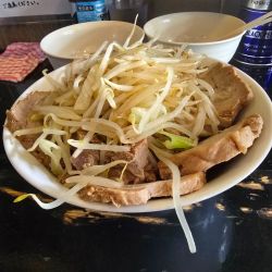 まぜそば(並)しょうゆ、豚増し×5 生たまご 味付け背あぶら