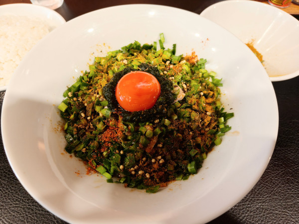 「スパイスニラソバ」@麺屋宗 -sou- 高田馬場本店の写真