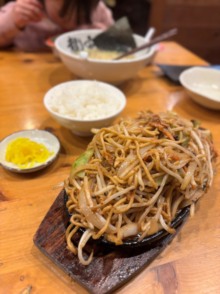 「ホルモン鉄板焼きらーめん定食【みそ】」@らーめん 龍宙の写真