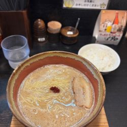 コク赤豚そば(半ライス付き)