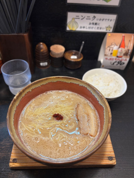 「コク赤豚そば(半ライス付き)」@豚そば ぎんや 黒川本店の写真