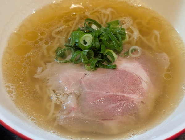 「朝ラーメニュー あっさりうすくち醤油」@麺屋 彩々 昭和町本店の写真