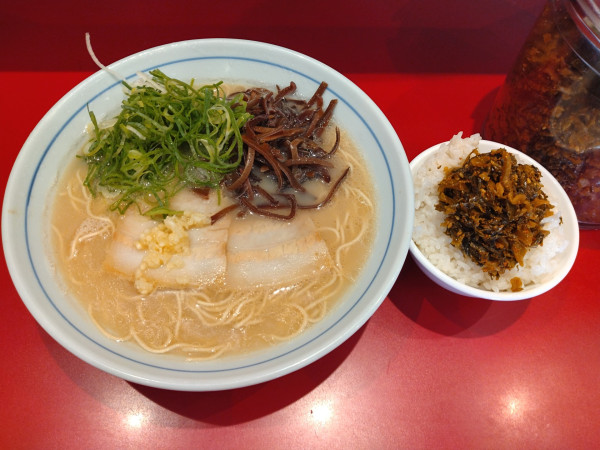 「本場博多ラーメン¥700+無料ライス」@本場博多ラーメン せまかっちゃん 神田店の写真