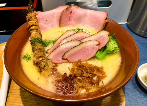 「鶏白湯そば 極」@麺巧 潮の写真