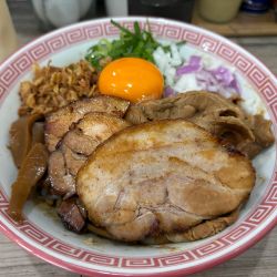 まぜそば全部入り　(1,300円)