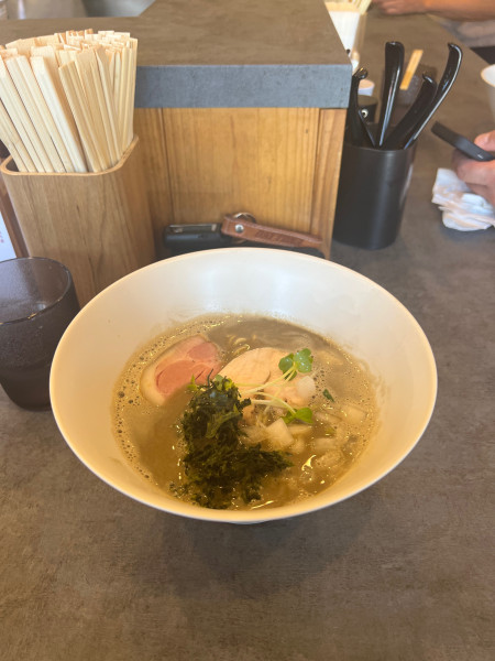 「濃厚飲む煮干しラーメン1050円　煮干し和え玉」@攻ニボの写真