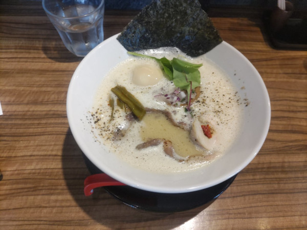 「鶏豚出汁らーめん」@中華そば 鷸の写真