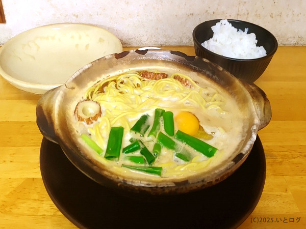「ニンニクホルモン鍋焼きラーメン」@鍋焼きラーメン まゆみの店の写真