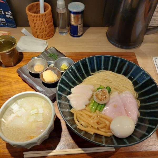 「特製帆立の昆布水つけ麺大盛 白+ちゃーしゅーご飯」@Tokyo Style Noodle ほたて日和の写真