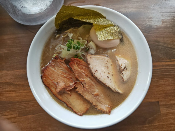 「特選濃厚中華そば」@中華そば あたりの写真