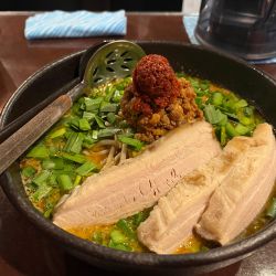 味噌ラーメン中+ニラタマ、辛玉、チャーシュー