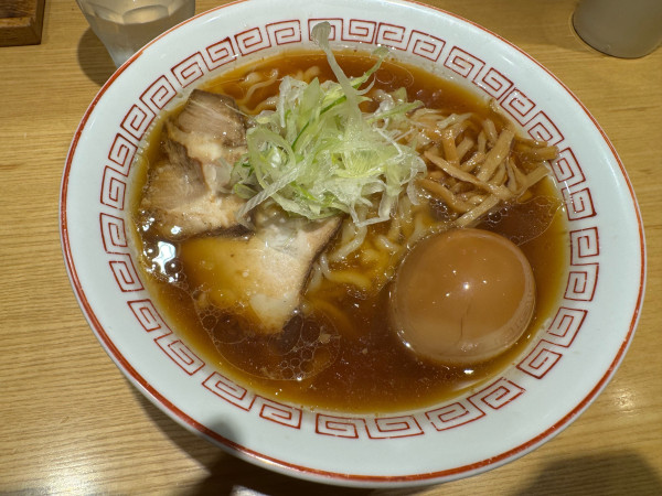 「煮卵調醤油ラーメン　1010」@きたかた食堂の写真