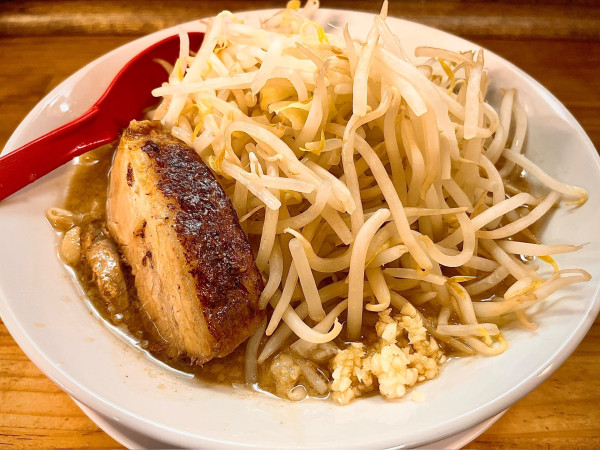 「ラーメン　並盛　200g（950円）」@らーめん豚の道の写真