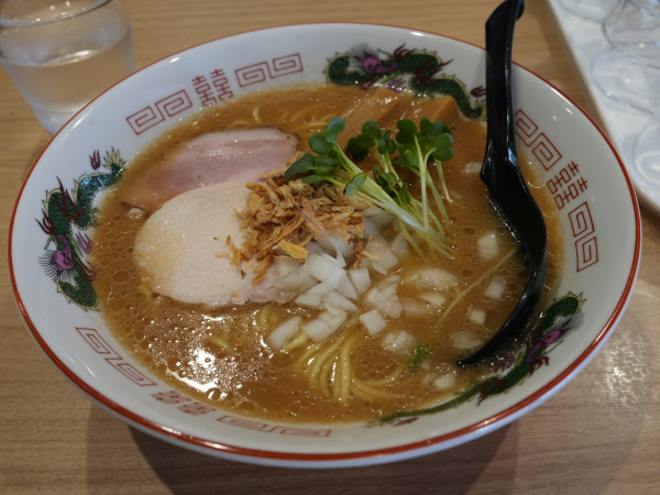 「しょうゆ鶏白湯ラーメン 大盛」@麺や 鶏とだし はなれの写真