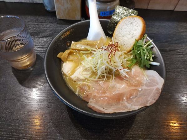 「濃厚すぎる鶏白湯(醤油)」@上気元 いただきの写真