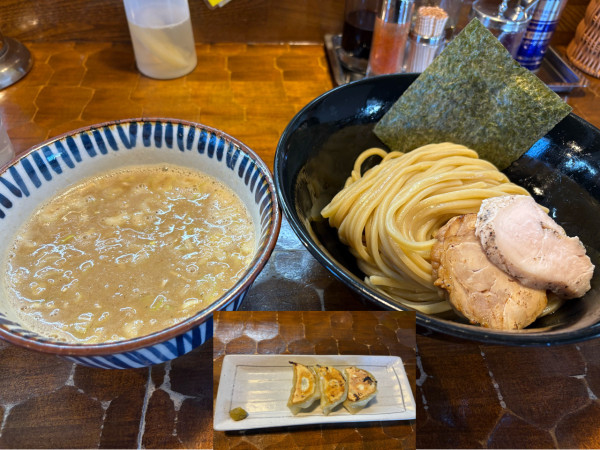 「つけそば1080円、餃子3個350円」@活龍鶏そば専門店 とりだけの写真