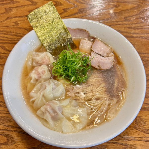 ワンタン中華そば(1250円)