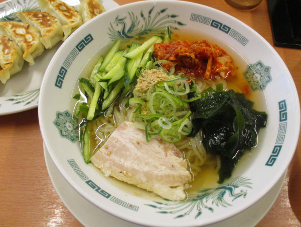 「＜期間限定＞冷麺＋餃子　950円※970円を20円サービス」@中華食堂 日高屋 西武新宿前北店の写真