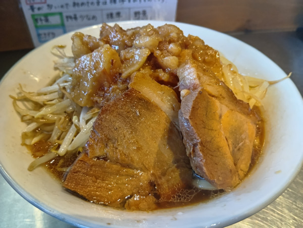 「ラーメン200ｇアブラ」@成城贅肉店の写真