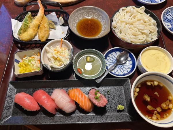 「お寿司天ぷら小うどん御膳1,639円」@いっちょう 上里店の写真