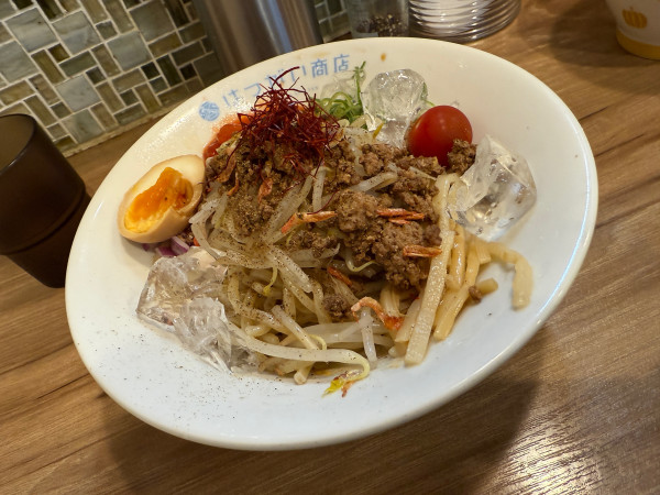 「【限定】冷やし坦々まぜそば」@はつがい商店の写真