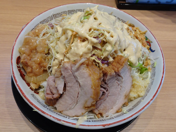 「小冷やし中華（1,200円）ガリマヨニンニク少し野菜アブラ」@豚山 武蔵村山店の写真