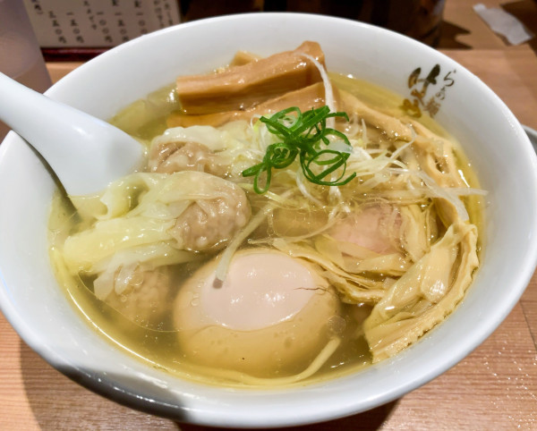 「味玉塩らぁ麺(+ワンタン、メンマ)」@らぁ麺 はやし田 中目黒店の写真